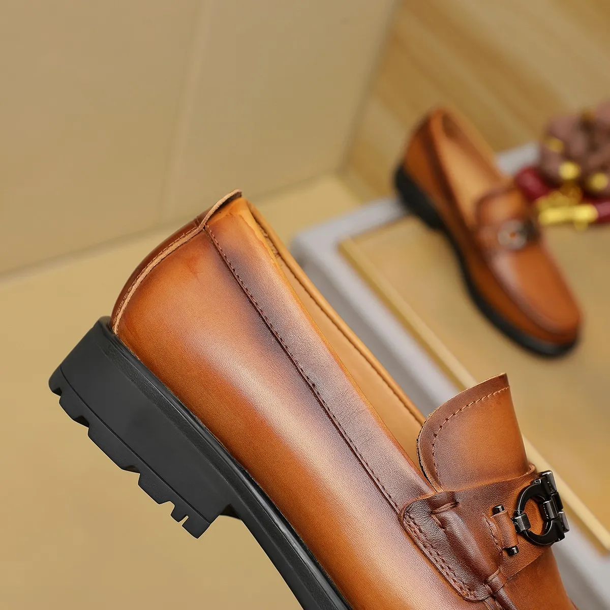 Men's shoes 250 Ferragamo [Ferragamo] top imported suit men's shoes 💯Original copy of the official website, product materials: selected imported embossed calfskin + luxury hardware buckle accessories ~ imported water-dyed cow 🐂 leather lining. Strong three-dimensional visual effect, original combination outsole, multiple colors available😘 Size: 39-44 (38.45.46. Customized)